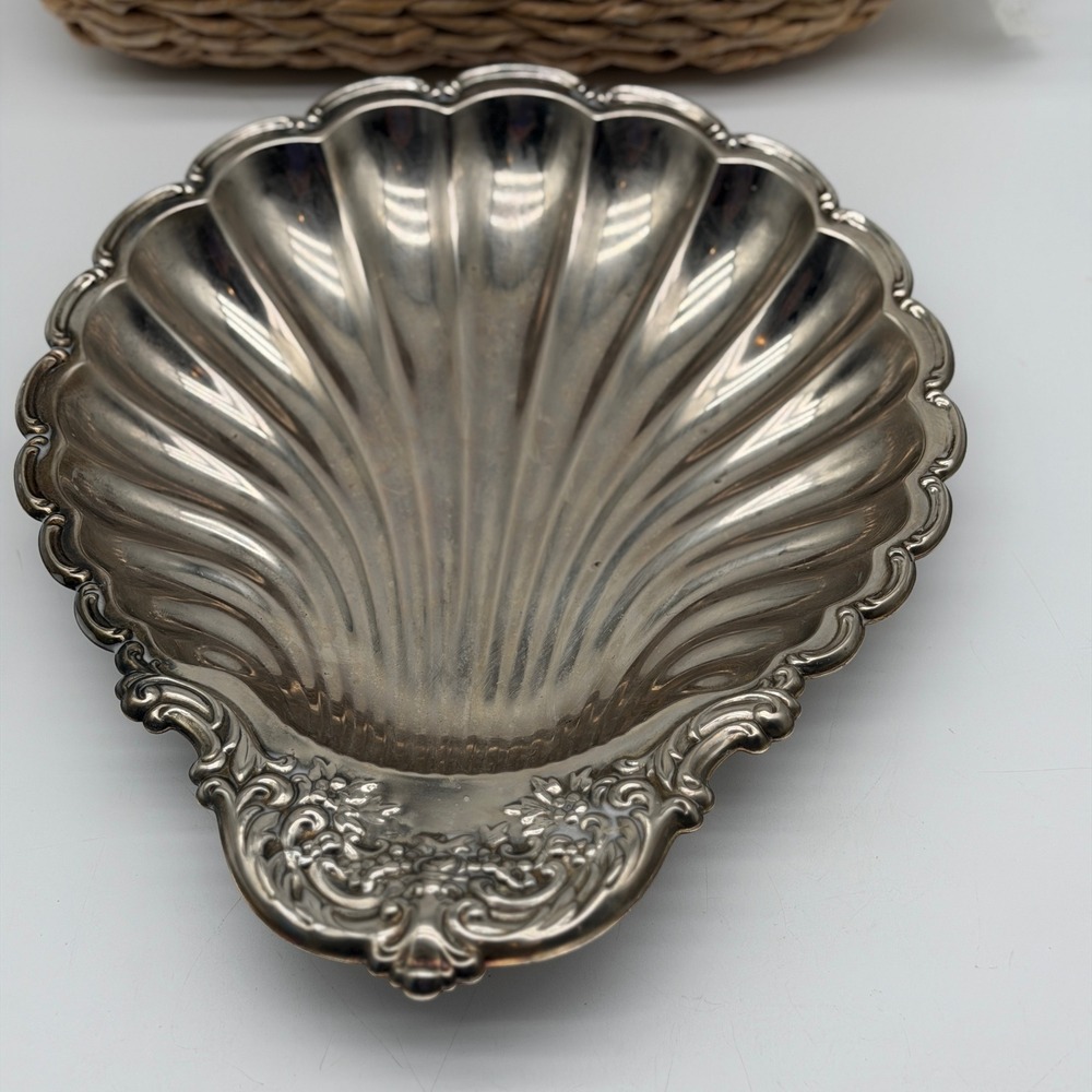 Vintage Silver Plate Scallop Shell Trinket Dish Ornate Floral Repousse Handle
